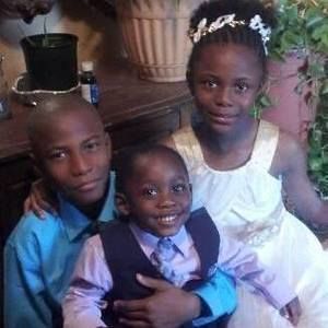 Meet your Posher, Dee dee